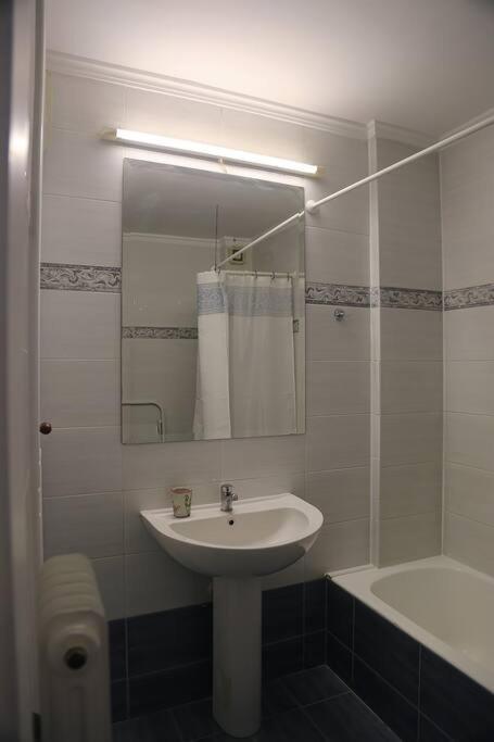 Charming Apartment Near Center Aten Exteriör bild